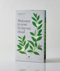 Art of Tea 12 day tea ritual-kalenderæske med en illustration af et grønt teblad