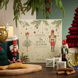 New English Teas Nutcracker Adventskalender 2026 mit Würfelboxen und Nussknacker