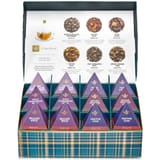 Geöffnete Teabloom Winter Joy Box mit Schottenmuster am Boden und zwölf Pyramidenbeuteln