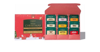 Coffret cadeau de thé rouge Vahdam Christmas ouvert avec des rangées de boîtes de thé
