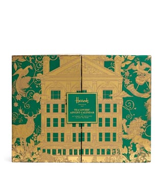 Geschlossener grüner und goldener Harrods Tea Lover's Adventskalender 2026