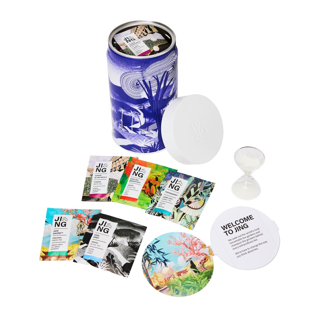 Jing Remarkable Discovery Caddy, blaue Dose mit ausgebreiteten Teebeuteln und Karten
