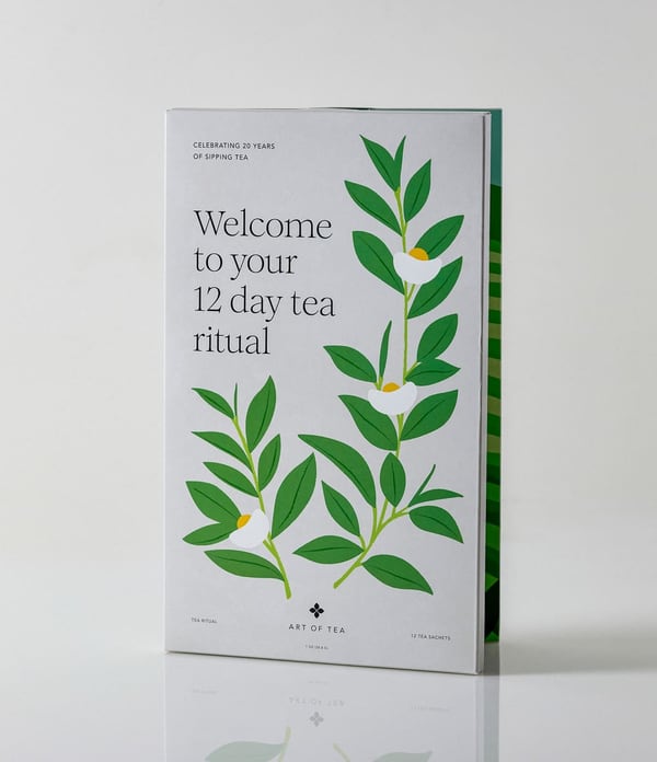 Art of Tea 12 day tea ritual Kalenderbox mit einer grünen Teeblattillustration
