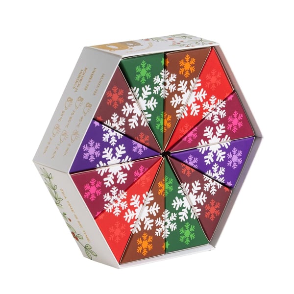 Sechseckige Nordqvist Winter Tea Collection Box mit Schneeflocken auf den Feldern